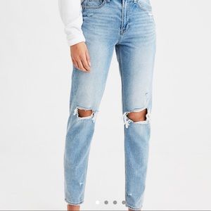 AMERICAN EAGLE MOM JEANS